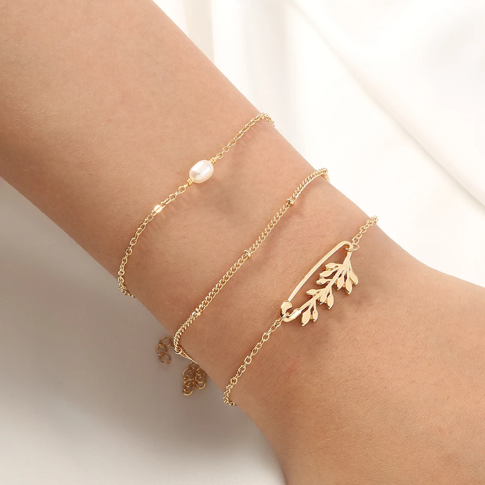 Modieuze elegante damesarmband met meerdere lagen, beroemde INS zoetwaterparels, metaal. De perfecte accessoire voor een chique look.