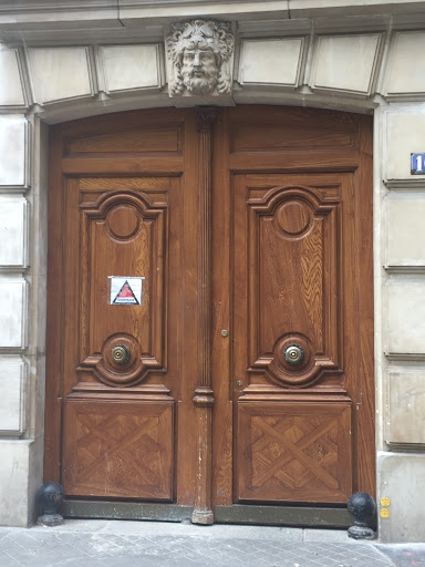 Tête Sur Porte