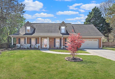 House with garden 8