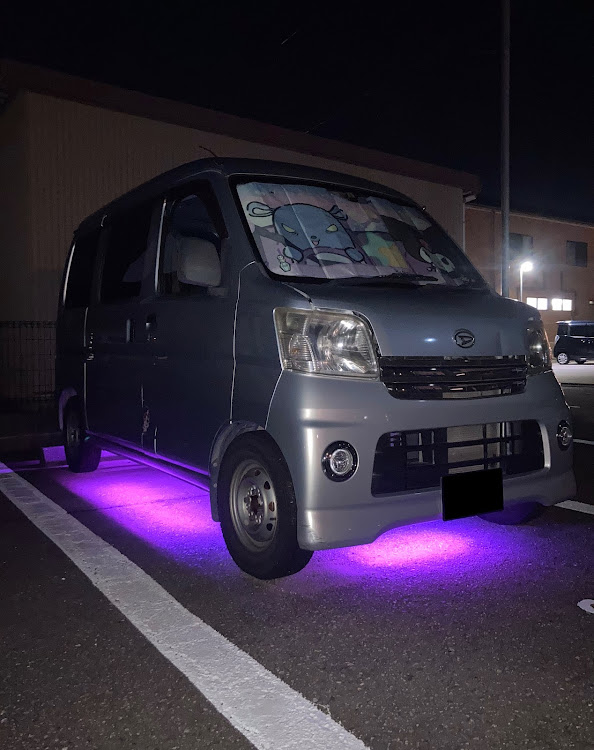 ハイゼットカーゴのパープルピンク・ネオン取り付け・車高調化に関するカスタム事例の投稿画像1枚目