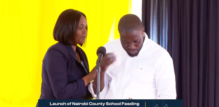 Nairobi Governor Johnson Sakaja being held by Mlango Kubwa MCA Susan MAkungy as he shed tears in Roysambu, Nairobi on June 20, 2023