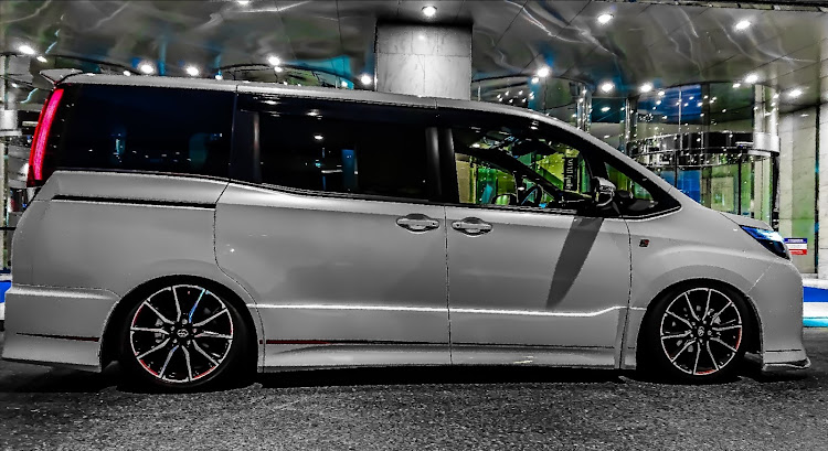 ノアの洗車したい病・コロナウイルスに負けるな・８０style NOAH familyに関するカスタム事例の投稿画像1枚目