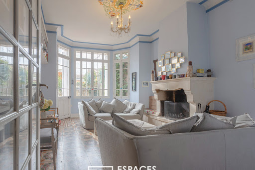 Maison avec piscine et terrasse 1