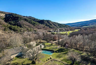 Maison avec piscine 2