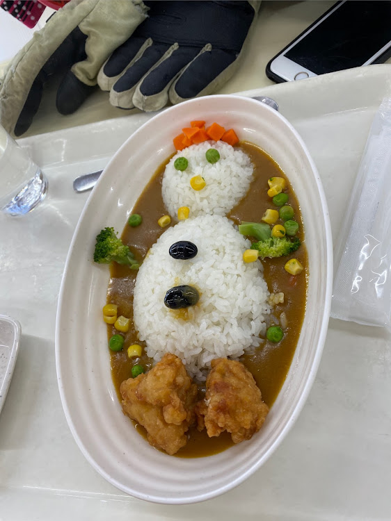 ハイエースバンの10数年ぶりのスノボ・娘スノボデビュー・雪だるまカレーレシピに関するカスタム事例の投稿画像5枚目