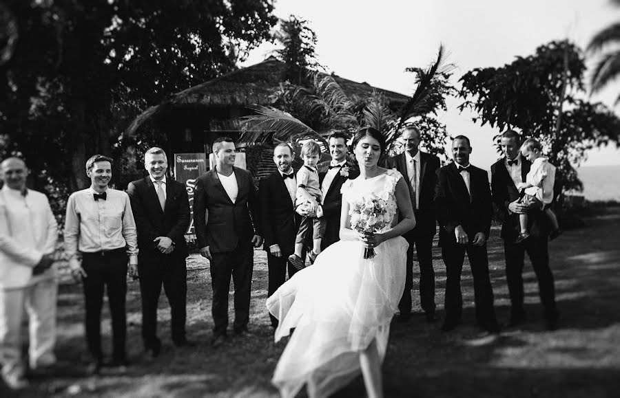 Fotógrafo de casamento Elena Mikhaylova (elenamikhaylova). Foto de 13 de abril 2015