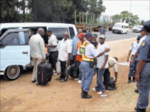 CRACKDOWN: Police at the roadblock on the N4 highway in Malelane near the Mozambique border search taxi passengers. 15/01/2009. Pic. Riot Hlatshwayo. © Sowetan.