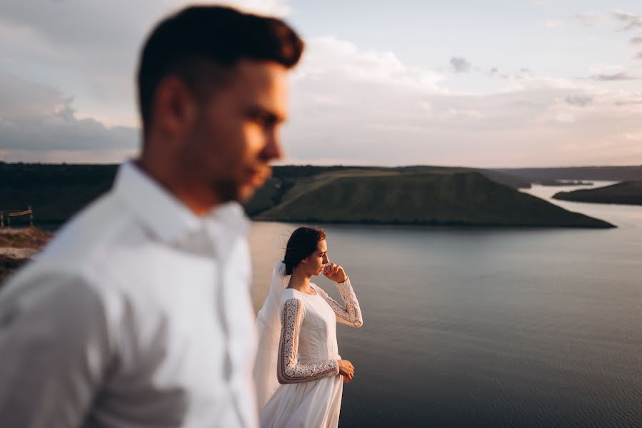 Fotografo di matrimoni Oleh Lazurka (lazurka300696). Foto del 25 agosto 2020