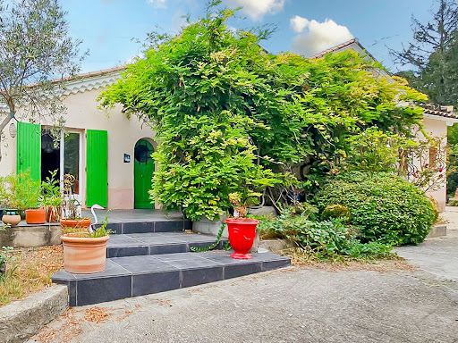 Villa avec piscine et jardin 1