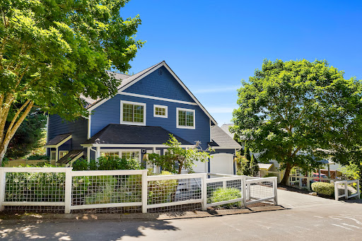 House with garden 4