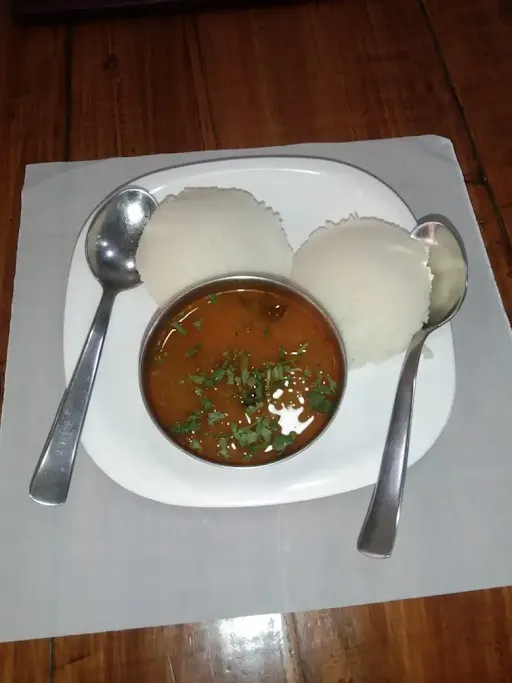 Idli [4 Pieces] With Sambar And Chutney