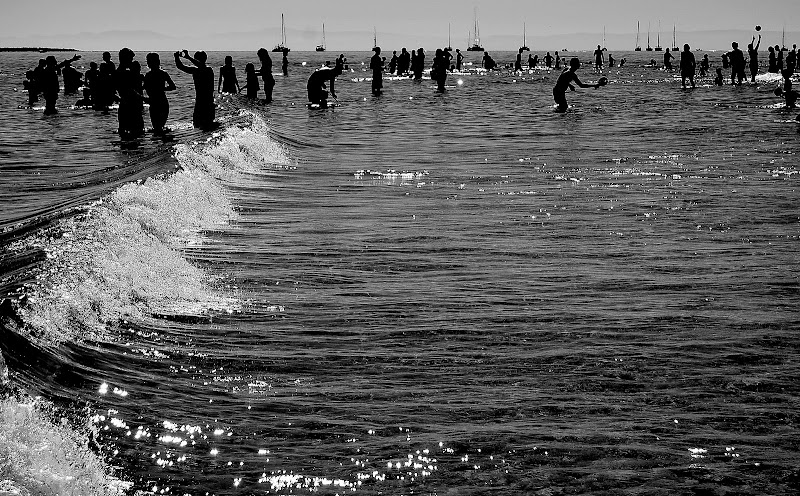 Summer on a solitary beach di Samvise65