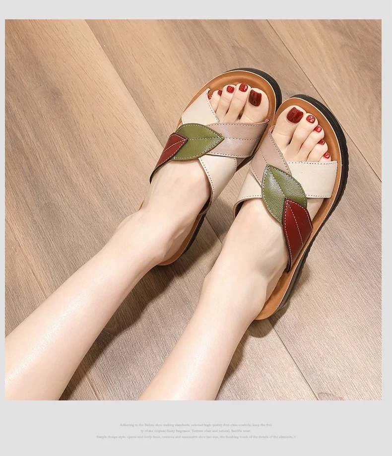 Sandales d'été pour femmes en cuir très doux, à fond plat, confortables. Idéales pour les journées chaudes et les promenades.