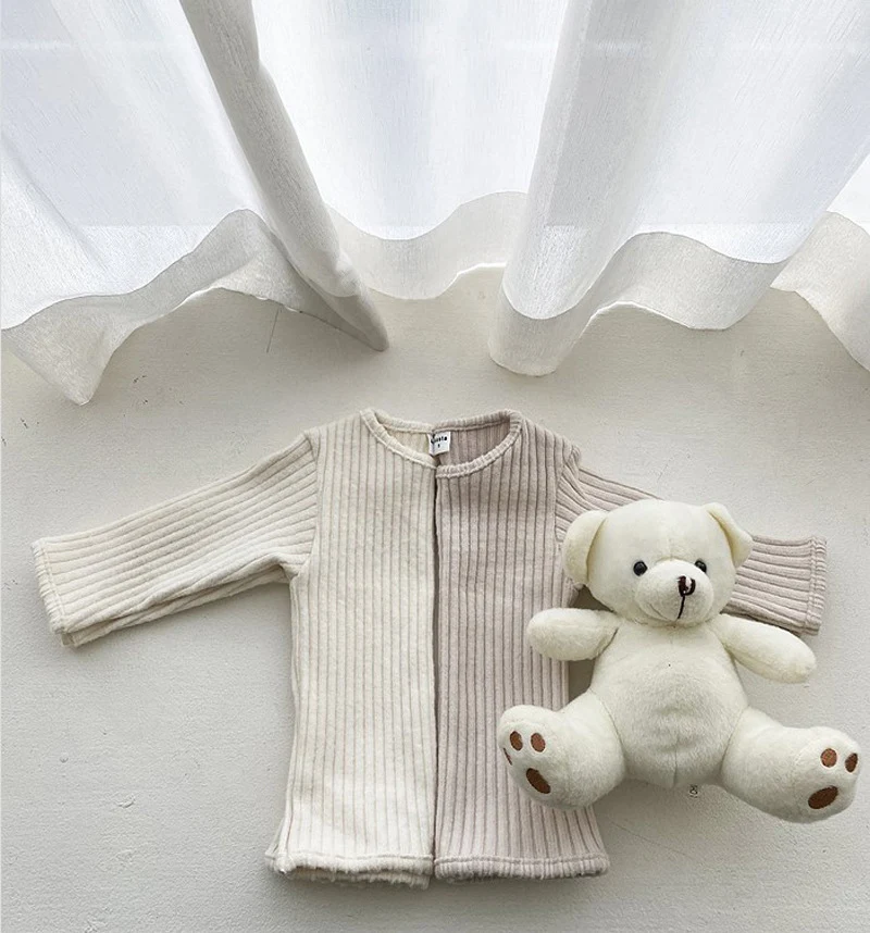 Kinderen effen kleur warme western stijl top pak. Comfortabele en warme set, ideaal voor kinderen in de winter.