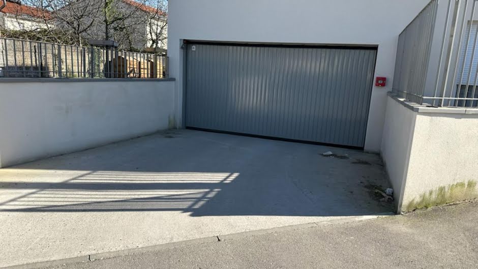 Vente parking  13 m² à Vaulx-en-Velin (69120), 9 500 €