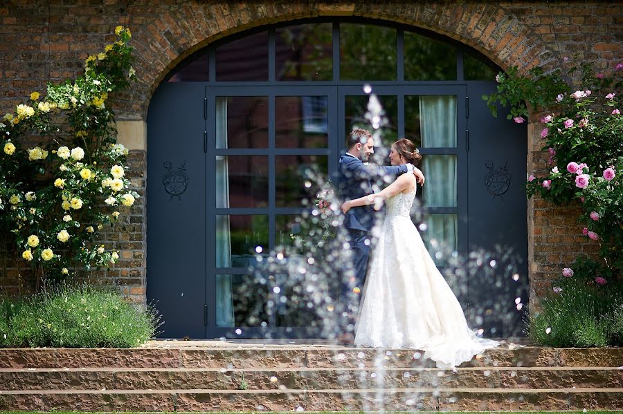 Fotógrafo de casamento Vladimir Khaptinskiy (nonstopfoto). Foto de 13 de fevereiro 2019