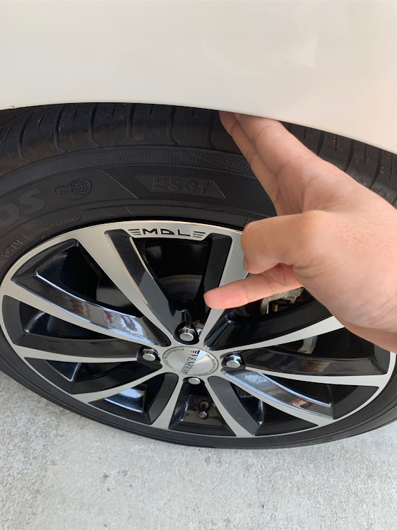 フィットの通勤用・フィット･ハイブリッド・DIY・車高調整に関するカスタム事例の投稿画像2枚目