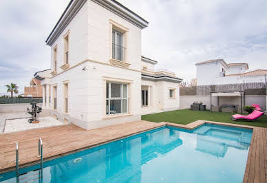 Property with pool 3