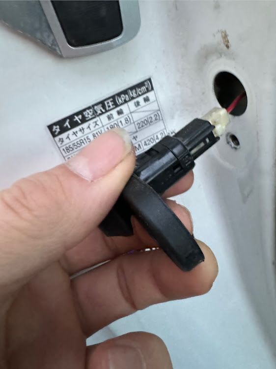 MR-SのDIY・カーテシスイッチ交換に関するカスタム事例の投稿画像7枚目