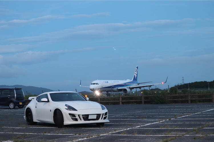フェアレディZのZ34・フェアレディZ34・フェアレディZ・岡山空港・駐車場広いしミーティング出来そうに関するカスタム事例の投稿画像1枚目