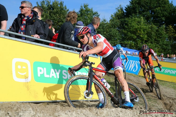 Pechvogel Mathieu van der Poel legt uit hoe hij ten val kwam en: "Had zin om mijn fiets over het hek te gooien"