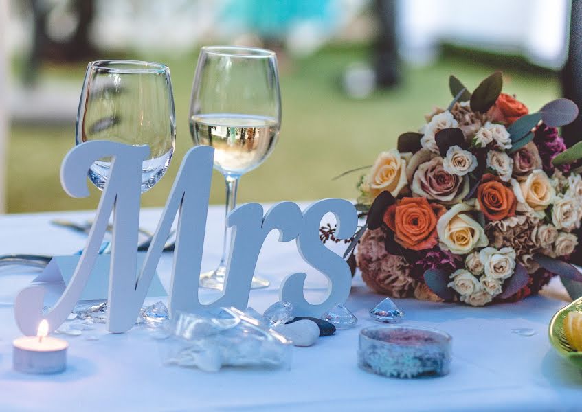 Fotógrafo de casamento Alyona Pottier-Kramarenko (alyonapf). Foto de 12 de junho 2017