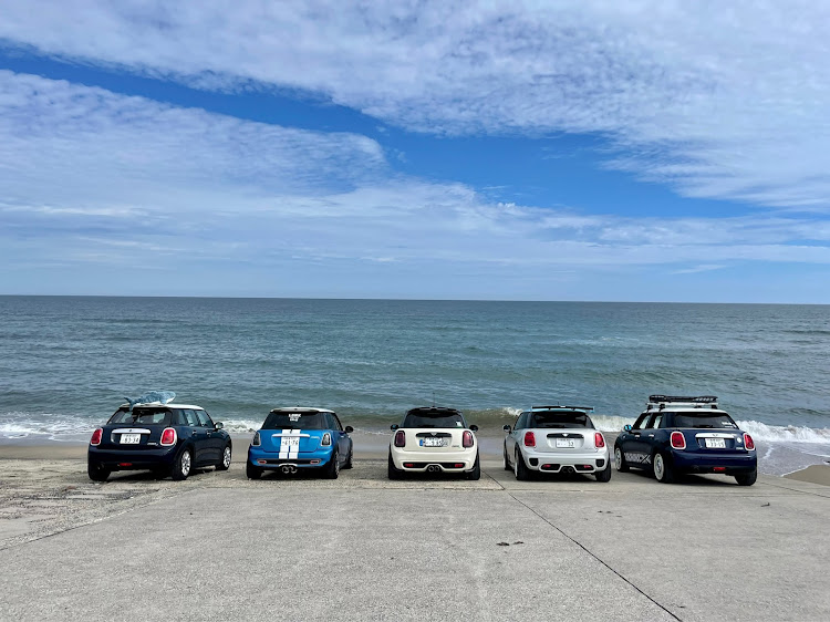 ミニ ハッチバックのクーパーs・MINI・MINI乗りさんと繋がりたい・R56・オフ会に関するカスタム事例の投稿画像1枚目