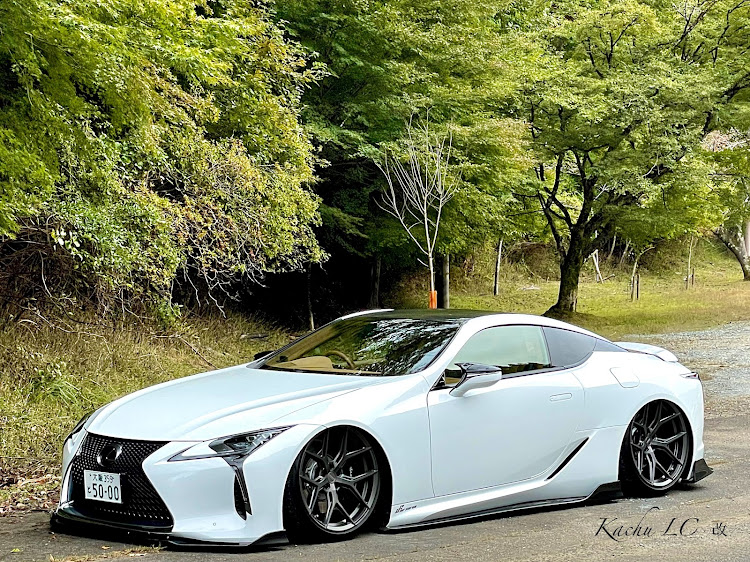 LCの絵になる構図・紅葉と愛車・保津川下るあの人・妙にサマになるあの人・持っていくよなぁwwwに関するカスタム事例の投稿画像1枚目