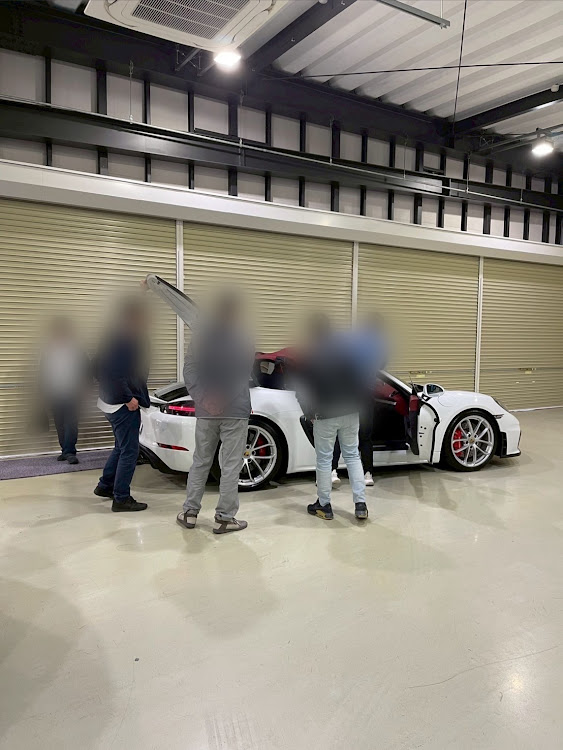911 クーペのクレヨン・ウイングに関するカスタム事例の投稿画像3枚目