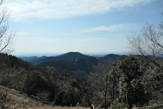 釜ヶ谷山（中央）、その右に霜津岳