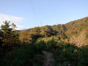 次の鉄塔と稜線の鉄塔