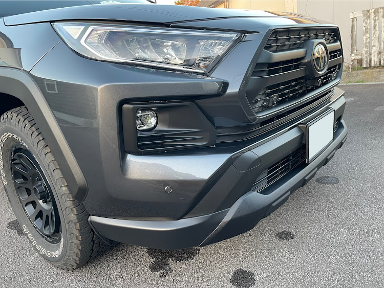 RAV4のRAV4・RAV4女子と繋がりたい・スキッドプレート塗装・ブラックアウト化に関するカスタム事例の投稿画像1枚目