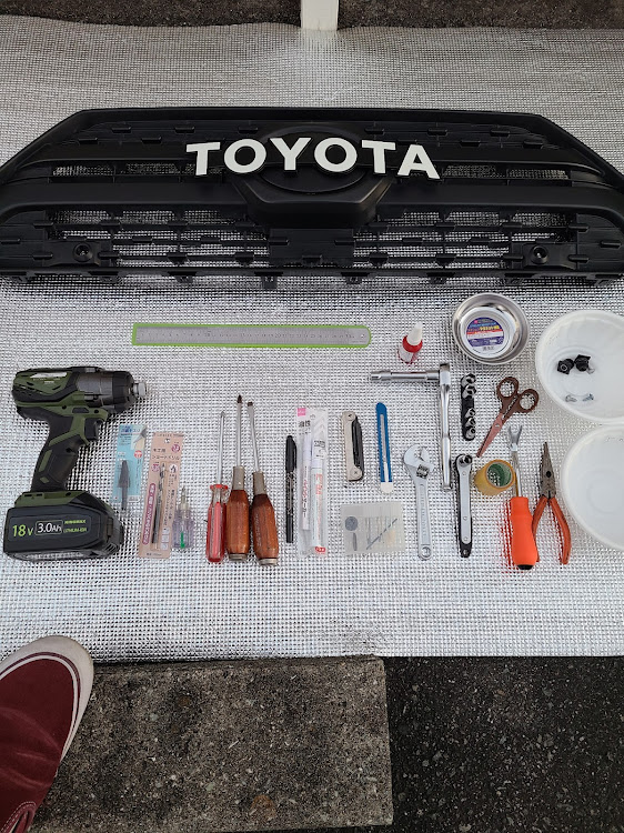 RAV4のRAV4・オフロードパッケージ・Jiayan.co ブラケット・タコマグリルに関するカスタム事例の投稿画像4枚目