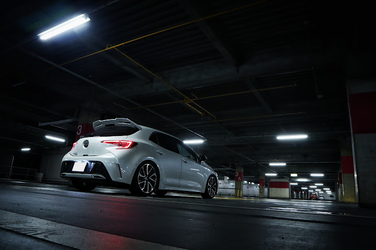 カローラスポーツの一人撮影会・車高調取付・イエローフォグに関するカスタム事例の投稿画像6枚目