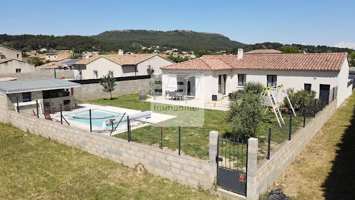 Villa with pool 1