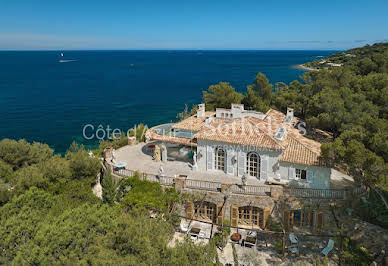 Villa avec piscine en bord de mer 1