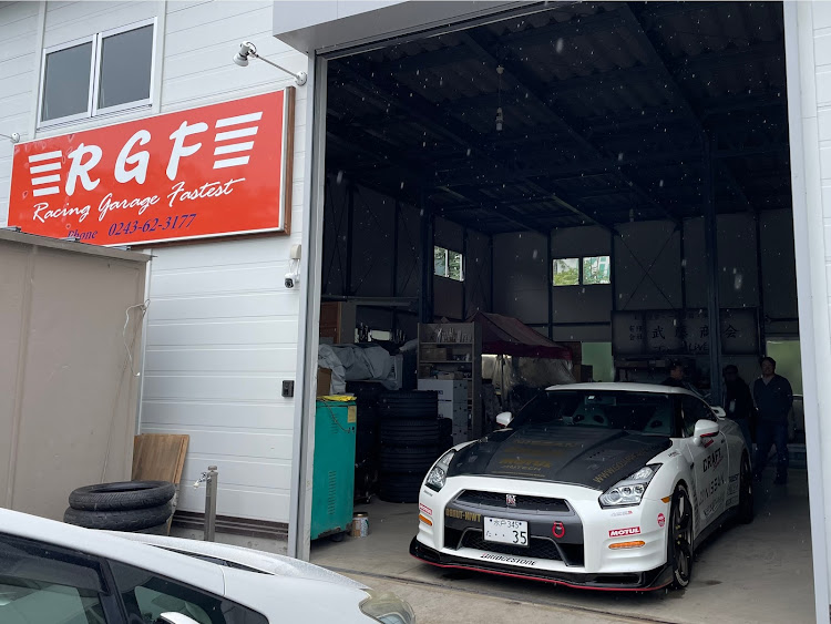 NISSAN GT-Rのモティーズ・RGF・スマホ撮影・初入庫・オイル交換に関するカスタム事例の投稿画像1枚目
