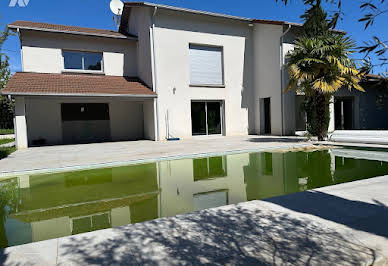 Villa avec piscine et terrasse 10