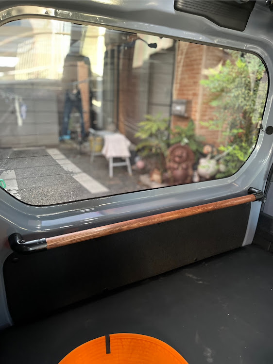N-VANのn-van乗りの皆さんよろしく・テールゲートバー・DIY・小バスハンターに関するカスタム事例の投稿画像7枚目