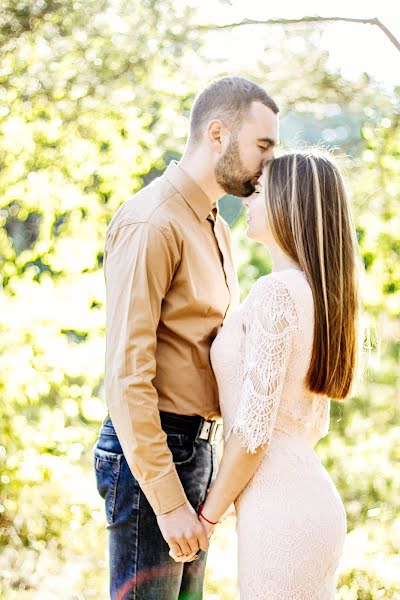 Fotografo di matrimoni Nika Radynskaya (nichonok). Foto del 10 dicembre 2015