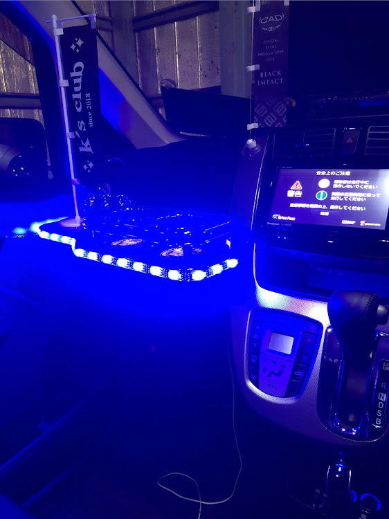 ムーヴカスタムのフロントテーブルLED取付・DIYに関するカスタム事例の投稿画像1枚目