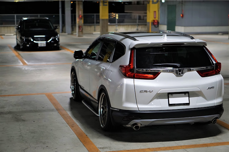 CR-Vのレオンハルト・USバンパー・BLITZ DAMPER ZZ-R・ホイール・車高調整に関するカスタム事例の投稿画像8枚目