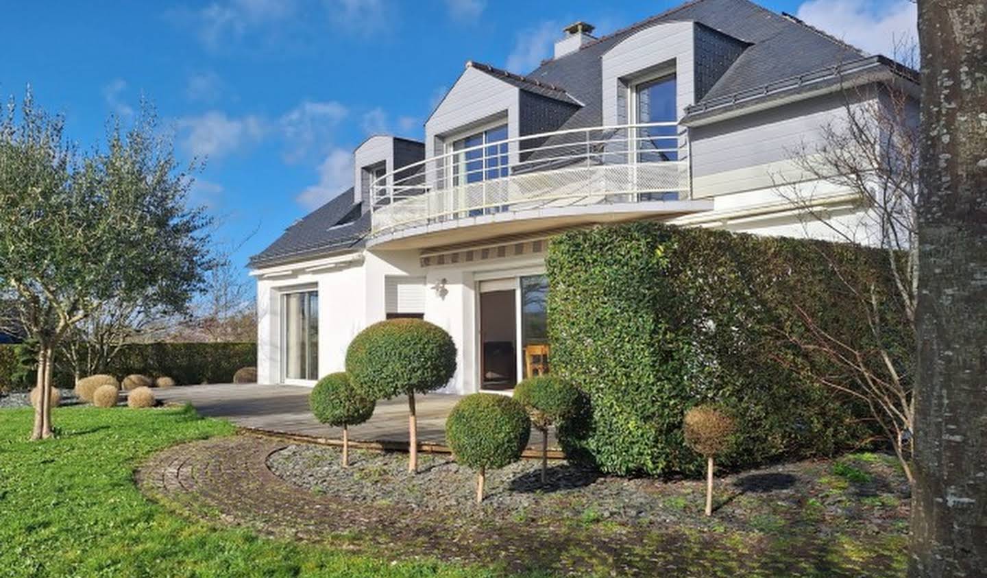 House with garden and terrace Pontivy