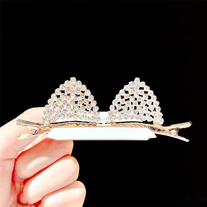 Épingle à cheveux femme avec strass et chats mignons. Accessoire capillaire pour un style féminin et adorable. Apportez une touche de douceur à vos coiffures.