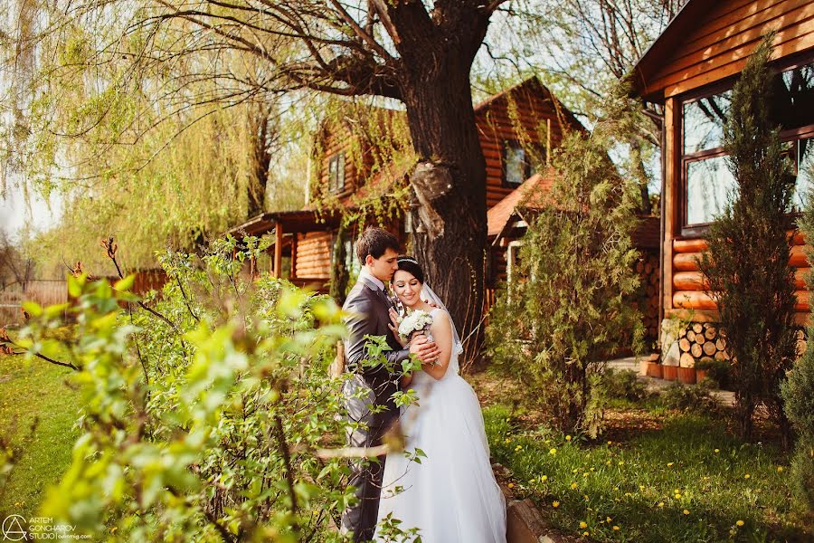 Wedding photographer Artem Goncharov (odinmig). Photo of 9 July 2014