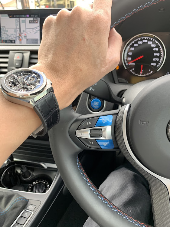 M2 クーペのbmw・M2コンペティション・息子とドライブ・青いボタン・腕時計とハンドルに関するカスタム事例の投稿画像2枚目
