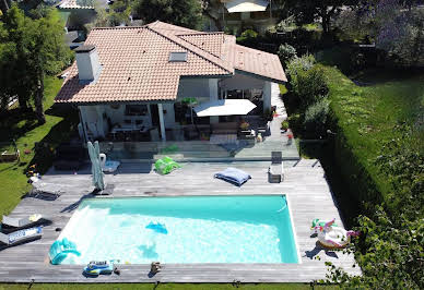 Maison avec piscine et terrasse 10