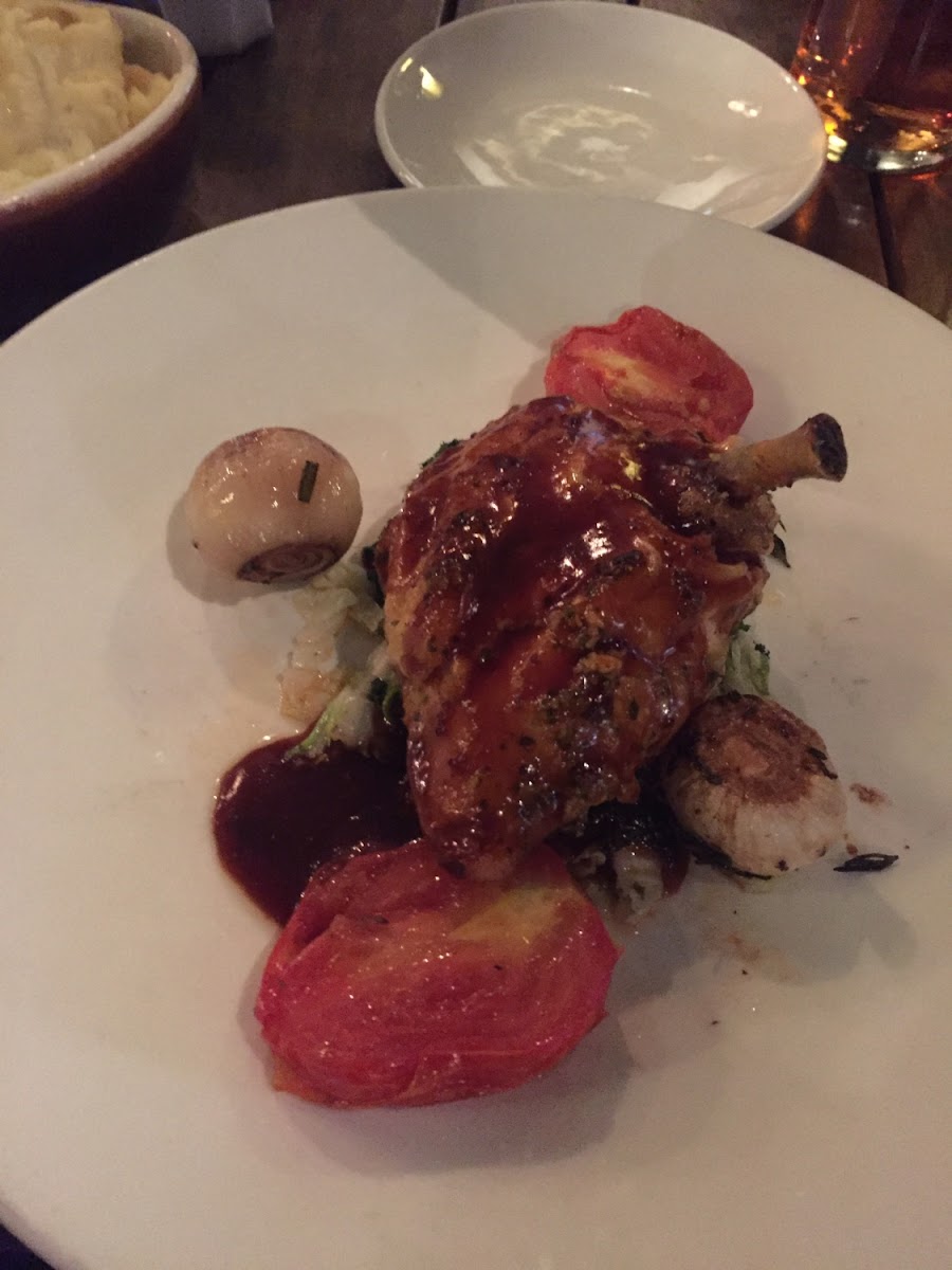 Seared chicken in herbs. Got mash potato as well. Very nice. Decent amount to choose from. Gluten free menu does warn you that fried items are fried in the same oil as gluten containing foods, so steer clear of fried choices if you have coeliacs.