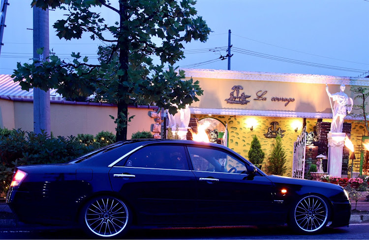 グロリア グランツーリスモ アルティマの愛車バカ笑・車高調整に関するカスタム事例の投稿画像1枚目