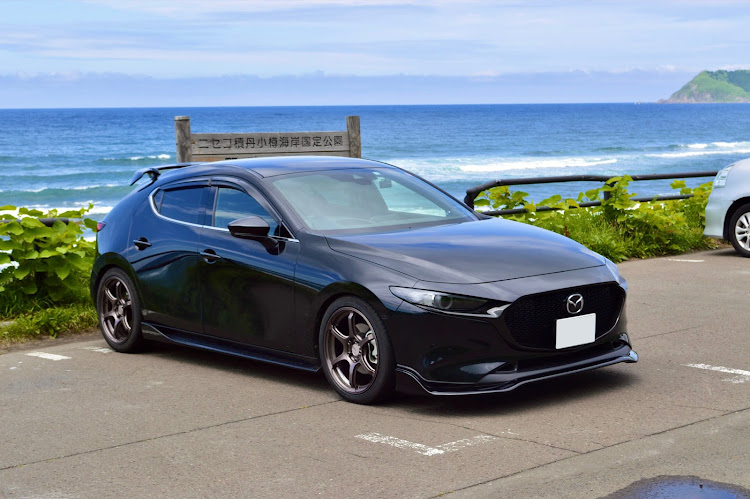 MAZDA3の写真が上手くなりたい・北海道・キャンプ最高・傷ついたに関するカスタム事例の投稿画像1枚目